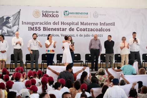 Con una inversión superior a los 800 millones de pesos y tras años de abandono, el Hospital Materno Infantil IMSS-Bienestar de Coatzacoalcos fue inaugurado como un emblema de justicia social y muestra de lo que representa la Cuarta Transformación en Veracruz, Oaxaca, Chiapas y Tabasco.
