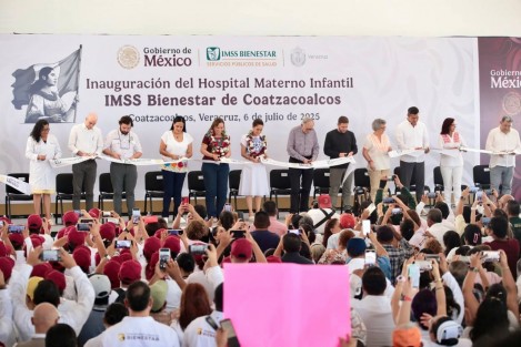 Con una inversión superior a los 800 millones de pesos y tras años de abandono, el Hospital Materno Infantil IMSS-Bienestar de Coatzacoalcos fue inaugurado como un emblema de justicia social y muestra de lo que representa la Cuarta Transformación en Veracruz, Oaxaca, Chiapas y Tabasco.
