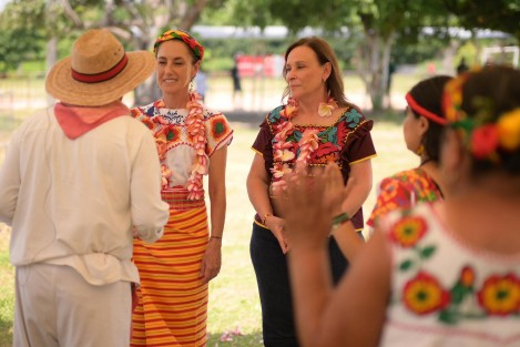 La presidenta Claudia Sheinbaum Pardo y la gobernadora Rocío Nahle García encabezaron la asamblea comunitaria del Fondo de Aportaciones para la Infraestructura Social de los Pueblos y Comunidades Indígenas y Afromexicanas.
