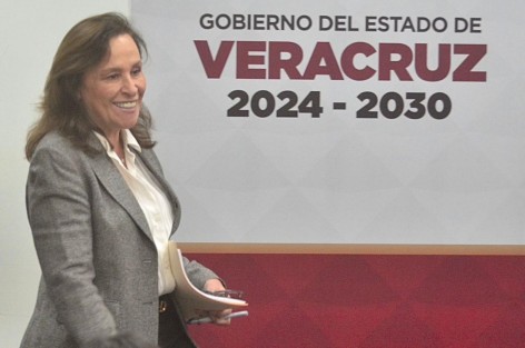 La gobernadora Rocío Nahle García anunció una inversión por 2 mil 939 millones de pesos autorizada por la presidenta de México, Claudia Sheinbaum Pardo, para construcción y rehabilitación de hospitales, equipamiento y contratación de personal médico especializado.
