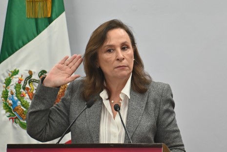Nahle: “Más que salud y que seguridad, me piden carreteras”
Ante cuestionamientos por caminos destrozados en el norte de Veracruz, la gobernadora ordenó liberar licitaciones antes del 9 de julio para iniciar obras.
