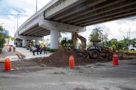 Como parte del proceso de pavimentación integral que se realiza en la avenida Circuito Presidentes, a partir de este jueves se cerrará el cruce de Presidentes con la calle Obreros Textiles, por lo que se exhorta a los automovilistas a extremar precauciones y tomar rutas alternas.