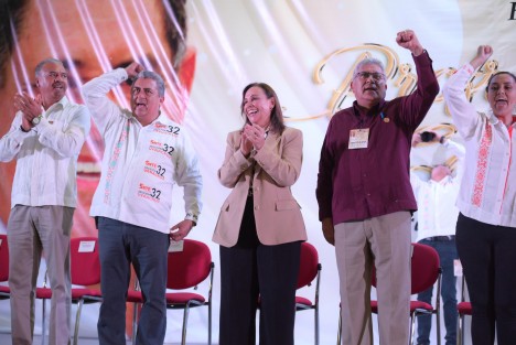 La gobernadora Rocío Nahle durante el homenaje por el natalicio del profesor Juan Nicolás Callejas Arroyo, mencionó que el próximo lunes se abordará el tema de las tarifas de taxi en Xalapa.