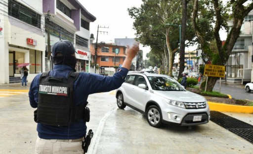 Este martes se abrió al tránsito la avenida Araucarias en el tramo de la calle Tepic a Tapachula, como parte del proceso constructivo programado para esta obra de pavimentación integral.
