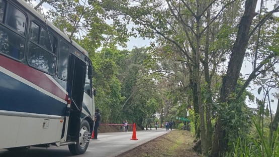 Este miércoles se cerró la circulación en el tramo Zimpizahua–Las Puentes (carretera Coatepec-Xico) por trabajos de chapeo y derribo de árboles en riesgo.

El operativo estará activo hasta las 3:00 p.m.
Toma precauciones y considera rutas alternas.
Protección Civil Coatepec, Policía Municipal y vialidad de Xico trabajan para tu seguridad.

