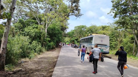 Este miércoles se cerró la circulación en el tramo Zimpizahua–Las Puentes (carretera Coatepec-Xico) por trabajos de chapeo y derribo de árboles en riesgo.

El operativo estará activo hasta las 3:00 p.m.
Toma precauciones y considera rutas alternas.
Protección Civil Coatepec, Policía Municipal y vialidad de Xico trabajan para tu seguridad.

