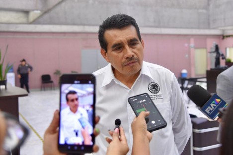 El presidente de la Junta de Coordinación Política (Jucopo) de la LXVII Legislatura, diputado Esteban Bautista Hernández, expresó que el trabajo que realiza el Congreso local es de gran importancia para la vida pública de Veracruz y de la ciudadanía y que para ello las diputadas y los diputados refrendan su compromiso de legislar para el bienestar común.
