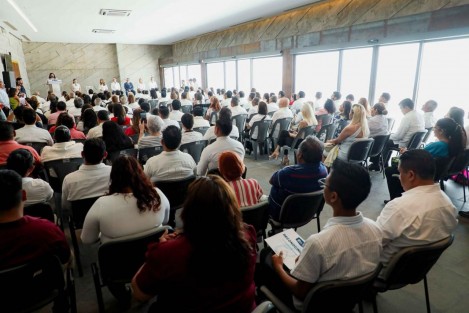 En el marco del “Día del Abogado”, el alcalde de Boca del Río, Juan Manuel Unánue Abascal, expresó un amplio reconocimiento a los profesionales del derecho que con vocación, ética y compromiso, contribuyen a la defensa de la justicia y los derechos fundamentales de los veracruzanos.