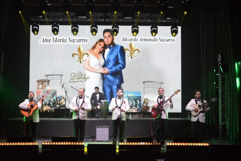 En su segunda velada, el Festival Internacional del Bolero, organizado por el Gobierno del Estado, llenó de romanticismo el Teatro Netzahualcóyotl al celebrar la Noche de tríos en Tlacotalpan, elegida sede por abrazar este género como parte de su identidad sonora, cuna de grandes cantautores y escenario ideal que fusiona nostalgia, amor y bohemia.
 