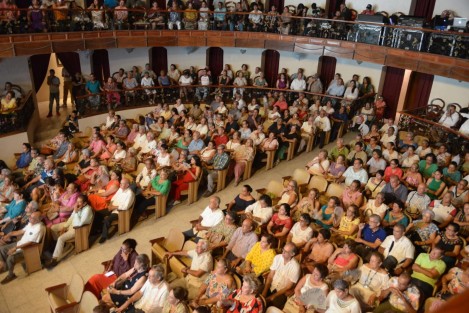 En su segunda velada, el Festival Internacional del Bolero, organizado por el Gobierno del Estado, llenó de romanticismo el Teatro Netzahualcóyotl al celebrar la Noche de tríos en Tlacotalpan, elegida sede por abrazar este género como parte de su identidad sonora, cuna de grandes cantautores y escenario ideal que fusiona nostalgia, amor y bohemia.
 