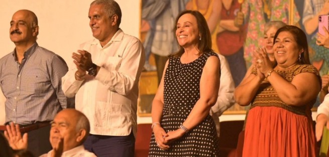 En un Teatro de la Reforma abarrotado, cargado de emoción y sentimiento, una pléyade de artistas de siete países latinoamericanos engalanaron la segunda jornada del Festival Internacional del Bolero, gala que estuvo acompañada por la Orquesta Mexicana del Bolero, bajo la dirección de Enrique Ríos, y la participación del director artístico, Rodrigo de la Cadena.