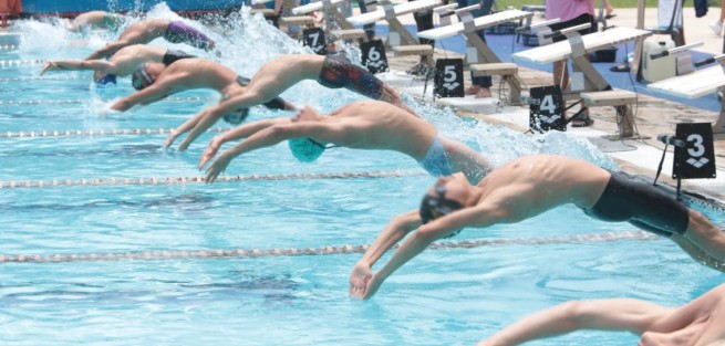 Ante unas gradas repletas de padres de familia y atletas provenientes de diversos estados del país, se llevó a cabo la ceremonia inaugural del Campeonato Nacional de Natación Curso Largo, que se celebra del 09 al 13 de julio en la alberca de Leyes de Reforma.

