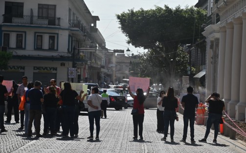 Familiares y amigos de Antonio Aldazaba Sánchez bloquearon este lunes la avenida Enríquez, en el centro de la ciudad, para exigir a las autoridades estatales que intensifiquen la búsqueda del hombre, desaparecido desde el pasado 10 de julio.
