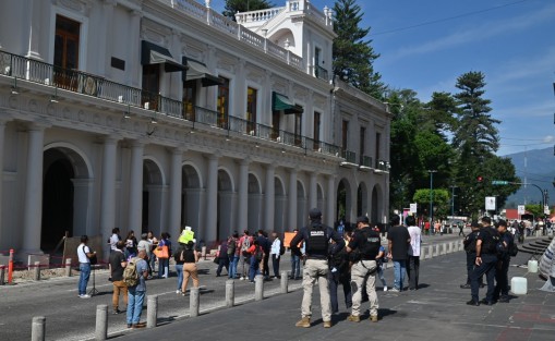 Familiares y amigos de Antonio Aldazaba Sánchez bloquearon este lunes la avenida Enríquez, en el centro de la ciudad, para exigir a las autoridades estatales que intensifiquen la búsqueda del hombre, desaparecido desde el pasado 10 de julio.
