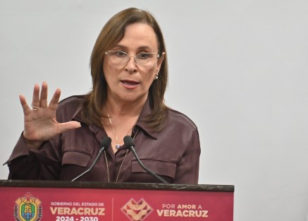 Durante conferencia de prensa, la gobernadora Rocío Nahle García destacó que este análisis no representará un aumento de precios, sino un ordenamiento que dé certeza tanto a los usuarios como a los prestadores del servicio.
