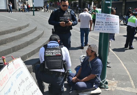 Por el ayuno prolongado y la falta de líquidos, presenta cuadro de deshidratación, fue hidratado vía intravenosa por paramédicos de SSP.