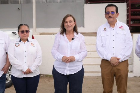 Desde el Punto de Verificación e Inspección (PVI) Paralelo 18, la gobernadora Rocío Nahle García puso en marcha siete unidades móviles de inspección que recorrerán caminos rurales y brechas en el sur del estado, y supervisó los trabajos de control zoosanitario contra el gusano barrenador del ganado.