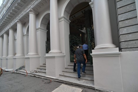 A dos días de haber iniciado una huelga de hambre, Juan Ricardo Ordóñez Jerez, originario de Coatzacoalcos, bloqueó la vialidad en Enríquez, frente al Palacio de Gobierno de Veracruz, mientras portaba una cadena y permanecía sentado en una silla. Elementos de la policía estatal y representantes de Política Regional lograron convencerlo de entablar un diálogo con personal del gobierno.