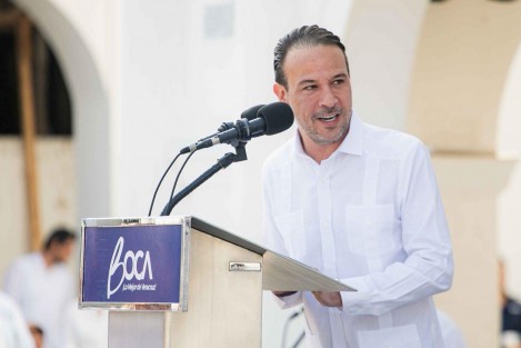 El alcalde de Boca del Río, Juan Manuel Unánue Abascal, anunció que todo está listo para el arranque de la tradicional Fiesta Patronal en honor a Santa Ana 2025, una celebración que año con año refleja la identidad, cultura y orgullo del municipio.
