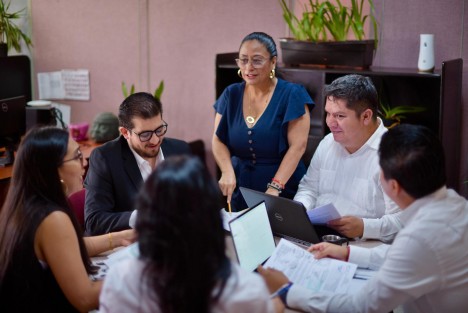 Explica la secretaria Alma Leticia Patiño la importancia de este documento que permite a las municipalidades gestionar nuevos créditos y contar con información financiera actualizada.