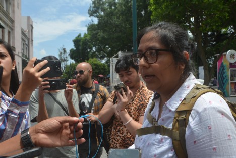 El colectivo “Buscando a Nuestros Desaparecidos y Desaparecidas Veracruzanos”, encabezado por Marisol Ramírez Landa, bloqueo por algunos minutos la calle Enríquez  para exigir atención de las autoridades estatales.

De acuerdo con declaraciones de Ramírez Landa, quien es familiar de Alfredo Tlaxcalteco Calte —joven desaparecido el 3 de febrero de 2010—, las y los manifestantes solicitan una audiencia directa con el secretario de Gobierno de Veracruz. Su objetivo principal es que sus demandas sean escuchadas y atendidas de manera formal.
