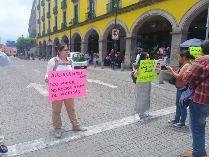 El colectivo “Buscando a Nuestros Desaparecidos y Desaparecidas Veracruzanos”, encabezado por Marisol Ramírez Landa, bloqueo por algunos minutos la calle Enríquez  para exigir atención de las autoridades estatales.

De acuerdo con declaraciones de Ramírez Landa, quien es familiar de Alfredo Tlaxcalteco Calte —joven desaparecido el 3 de febrero de 2010—, las y los manifestantes solicitan una audiencia directa con el secretario de Gobierno de Veracruz. Su objetivo principal es que sus demandas sean escuchadas y atendidas de manera formal.
