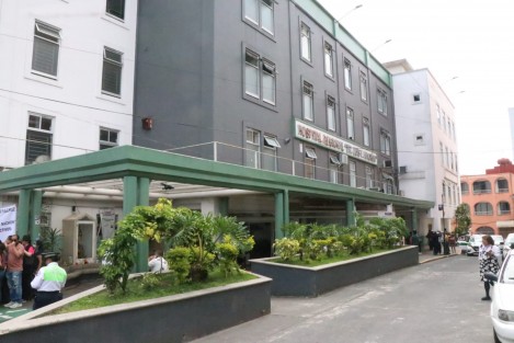 Personal del sector salud del turno matutino del Hospital Civil “Luis F. Nachón” denunció públicamente actos de acoso laboral, malos tratos y represalias por parte de jefaturas, así como una deficiente distribución del personal, que ha derivado en condiciones de trabajo insostenibles. En una manifestación espontánea, exigieron la destitución de funcionarios que, aseguran, no cuentan con la preparación ni el conocimiento del área que dirigen.