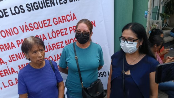 Personal del sector salud del turno matutino del Hospital Civil “Luis F. Nachón” denunció públicamente actos de acoso laboral, malos tratos y represalias por parte de jefaturas, así como una deficiente distribución del personal, que ha derivado en condiciones de trabajo insostenibles. En una manifestación espontánea, exigieron la destitución de funcionarios que, aseguran, no cuentan con la preparación ni el conocimiento del área que dirigen.