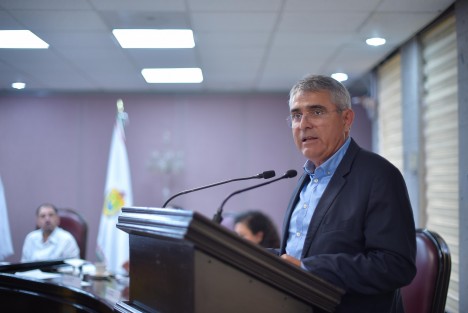 El diputado Miguel Guillermo Pintos Guillén presentó a la Diputación Permanente una iniciativa con proyecto de Ley para el Fomento y Promoción del Uso de la Bicicleta y Protección al Ciclista del estado de Veracruz que tiene como objetivo promover el uso de la bicicleta como medio de transporte no contaminante y alternativo al automotor.
