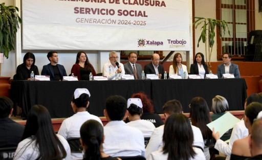 La salud, la educación y la labor social es primordial para el Ayuntamiento y, por ello, reconocemos el trabajo de colaboración de las distintas instituciones y profesionistas que participan en el programa de Servicio Social del Sistema DIF, aseguró el alcalde Alberto Islas Reyes, durante la entrega de Constancias de Preliberación del Servicio Social 2024-2025.