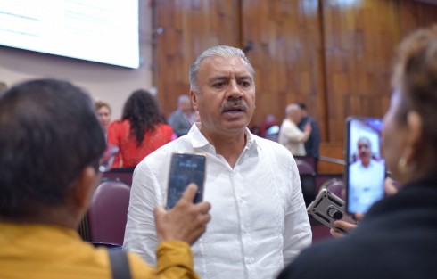 El diputado José Reveriano Marín Hernández se pronunció por crear un censo de planteles, tanto de los que tienen sus documentos en orden como de los que aún no, al considerar que dicha regularización es indispensable para la asignación de recursos de los programas estatales y  federales, a fin de mejorar la infraestructura para beneficio de la comunidad estudiantil.
 
