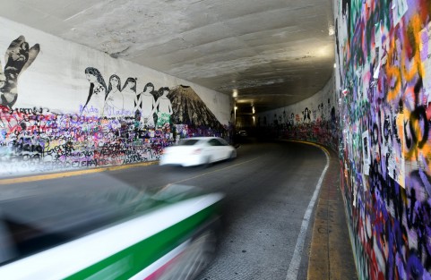Derivado de la filmación de un documental sobre la lucha feminista y la eventual intervención física del Viaducto del Parque Benito Juárez, de las 21:00 a las 23:00 horas de este martes permanecerá cerrado al tránsito vehicular este espacio.