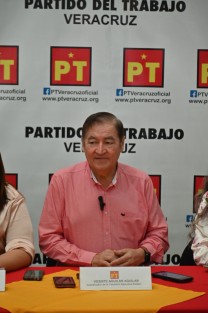 El coordinador estatal del Partido del Trabajo (PT) en Veracruz, Vicente Aguilar Aguilar, encabezó una conferencia de prensa en la capital del estado, hablo sobre la polémica en torno a una publicación de una diputada local del PT exhibiendo lujos en redes sociales. “Cada quien actúa según su conciencia. La línea del partido es la austeridad, pero hay libertad de acción en un país libre”, respondió, al destacar que aunque el PT promueve la sencillez, no se puede coartar la libertad individual dijo.