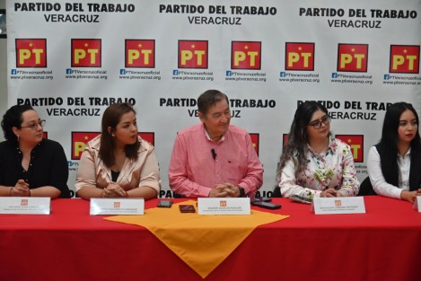 El coordinador estatal del Partido del Trabajo (PT) en Veracruz, Vicente Aguilar Aguilar, encabezó una conferencia de prensa en la capital del estado, hablo sobre la polémica en torno a una publicación de una diputada local del PT exhibiendo lujos en redes sociales. “Cada quien actúa según su conciencia. La línea del partido es la austeridad, pero hay libertad de acción en un país libre”, respondió, al destacar que aunque el PT promueve la sencillez, no se puede coartar la libertad individual dijo.