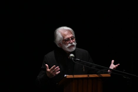 En la sala Dagoberto Guillaumin del Teatro del Estado, rindieron un homenaje póstumo y guardia de honor al actor, investigador y dramaturgo Francisco Beverido Duhalt.