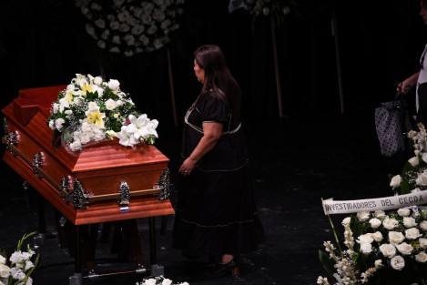 En la sala Dagoberto Guillaumin del Teatro del Estado, rindieron un homenaje póstumo y guardia de honor al actor, investigador y dramaturgo Francisco Beverido Duhalt.