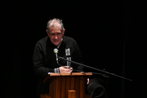 En la sala Dagoberto Guillaumin del Teatro del Estado, rindieron un homenaje póstumo y guardia de honor al actor, investigador y dramaturgo Francisco Beverido Duhalt.