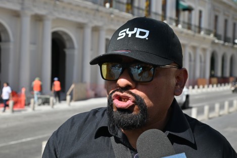 Profesores jubilados y pensionados bloquean la avenida Enríquez, exigen el pago del fondo de beneficios complementarios al SSTEEV 

Por tercer día consecutivo es cerrada esta importante vialidad capitalina, manifestantes acusan a funcionarios de no cumplir acuerdos pactados.
