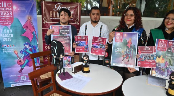 Miembros de la Tuna Femenil de la Universidad Veracruzana en conferencia de prensa invitaron al XII Festival Internacional de Tunas Femeniles que se realizara en la ciudad de Xalapa del 7 al 9 de agosto.