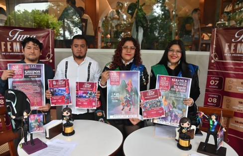 Miembros de la Tuna Femenil de la Universidad Veracruzana en conferencia de prensa invitaron al XII Festival Internacional de Tunas Femeniles que se realizara en la ciudad de Xalapa del 7 al 9 de agosto.
