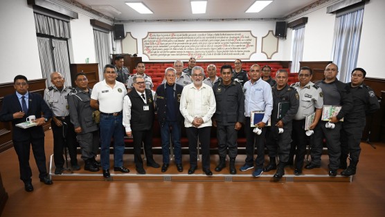 El único objetivo de esta Administración es servir a Xalapa e impulsar acciones en favor de la juventud, afirmó el alcalde Alberto Islas Reyes, al recibir en la Sala de Cabildo a integrantes de la Federación del Pentathlón Militarizado de México Zona Veracruz.