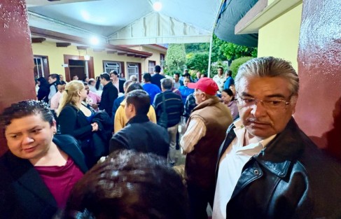 Como un merecido homenaje y en honor al profesionista ejemplar permanentemente comprometido con la justicia social y el desarrollo sustentable, fue inaugurada la casa de enlace del equipo de gobierno que ocupará la presidencia municipal de Banderilla, Ver., del primero de enero de 2026 al 31 de diciembre de 2029, con el nombre de Arnulfo Rodríguez González.