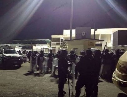 La noche de este sábado se transformó en una jornada de caos en el Centro de Reinserción Social (Cereso) de Tuxpan, donde un motín protagonizado por internos detonó una amplia movilización de fuerzas de seguridad. 