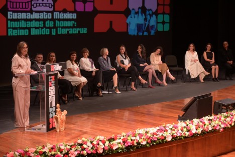 En la Sala Principal del Palacio de Bellas Artes fue presentada la programación oficial de la 53ª edición del Festival Internacional Cervantino (FIC), que se llevará a cabo del 10 al 26 de octubre en Guanajuato, del cual Veracruz es invitado de honor, compartiendo su riqueza cultural a través de una propuesta artística diversa y de gran calidad.