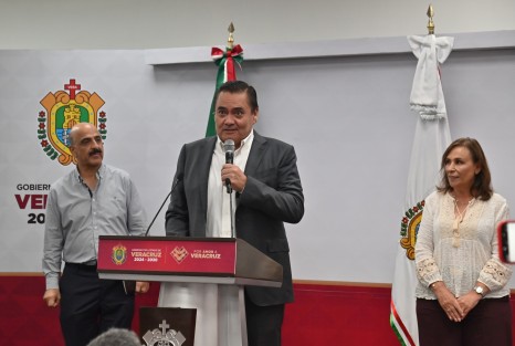 el secretario de Infraestructura y Obras Públicas (SIOP), Leonardo Cornejo Serrano, detalló que el programa atenderá un total de 935 kilómetros de vías de los cuales 290.83 km corresponden a tramos federales y 644.82 km a la red estatal.