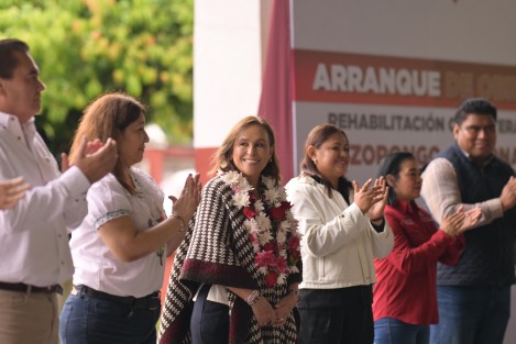  En cumplimiento con su compromiso de campaña a la población, la gobernadora Rocío Nahle García dio el banderazo de inicio a la pavimentación con concreto hidráulico del tramo Tezonapa–Motzorongo, vía fundamental para el transporte de caña, café y hule.

 

