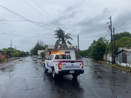
Ante las continuas precipitaciones causadas por la Ondra Tropical 20, el Ayuntamiento de Boca del Río y su Fuerza de Tarea, se encuentran en alerta y atendiendo el llamado ciudadano desde las primeras horas de este miércoles, informó el alcalde Juan Manuel Unánue Abascal
