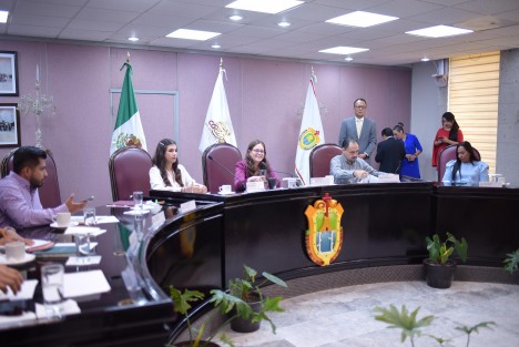  
Con el objetivo de mitigar, de manera local, los efectos negativos por el incremento de la temperatura derivado del Cambio Climático, el diputado Héctor Yunes Landa propuso, a través de una Iniciativa, promover con incentivos hacendarios la instalación de azoteas verdes en la entidad.
