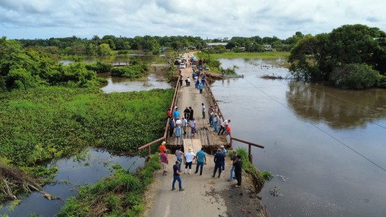 Las lluvias que trajo consigo la onda tropical número 20, provocó la creciente del Río Coatzacoalcos, cuyas aguas rebasaron los márgenes e inundaron la región rural rivereña de este municipio, dejando afectaciones en infraestructura, viviendas y servicios básicos en varias localidades.


