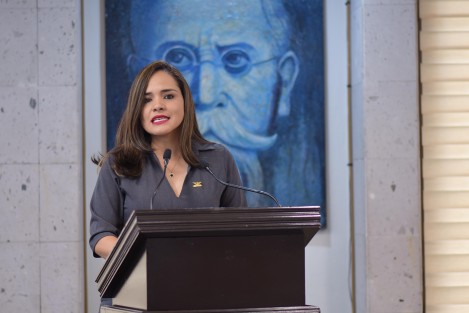 
Durante la Tercera Sesión Ordinaria del Segundo Receso, ante la Diputación Permanente, la legisladora presentó una Iniciativa con Proyecto de Decreto para que en el Muro de Honor del Recinto Oficial de Sesiones del Palacio Legislativo quede inscrita, con letras doradas, la leyenda “2025, Bicentenario de la Consolidación de la Independencia en el Mar”, que sería develada en Sesión Solemne.

 
